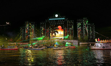 Ninh Kieu Wharf Packed as Can Tho Riverine Culture Festival Opens