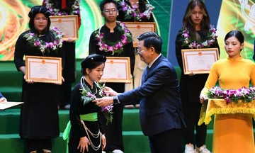 First ethnic minority valedictorian honored