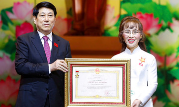 Nguyen Thi Phuong Thao receives Labor Hero title