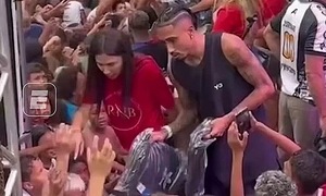 Raphinha: The 'begging boy' returns to repay his hometown