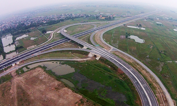 Hanoi - Hai Phong expressway proposed for 10-lane expansion plan