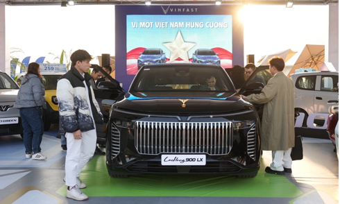 Dozens of VinFast vehicles draw crowds at exhibition