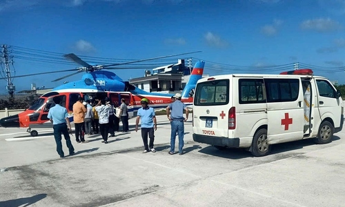 Phu Quy island residents spend 350 million VND to charter a helicopter for medical transfer