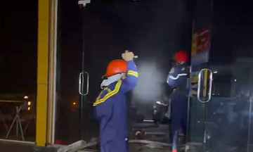 Fire at an electronics store in central Vinh Long