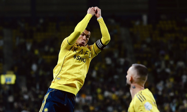 Ronaldo scores a brace, both from under 3 meters