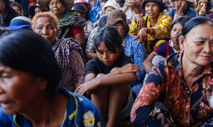 Many cambodian, thai residents remain hesitant to return home after ceasefire