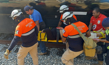 Train derails in Mexico, at least 13 dead