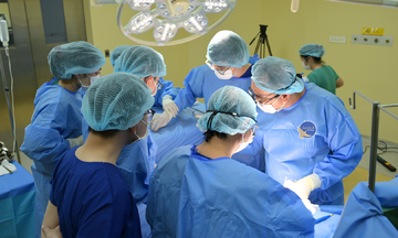 Life returns for young man after father's kidney donation