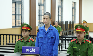 Hotel guest climbs from hotel to store, steals 66 iPhones