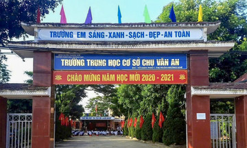 Teacher accused of sexually harassing grade 8 female student at school