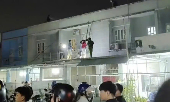 Man kills girlfriend, dies in subsequent crash into roadside container