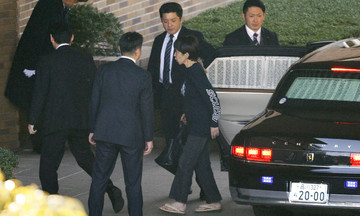 Japanese prime minister moves into official residence rumored to be 'haunted'