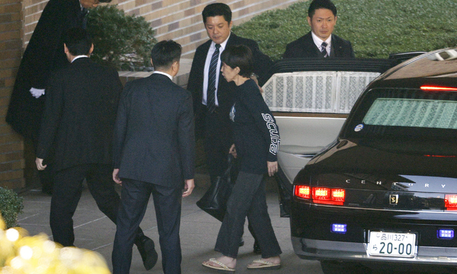 Japanese prime minister moves into official residence rumored to be 'haunted'