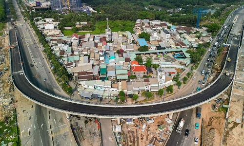 First overpass at Ho Chi Minh City's largest interchange project set to open