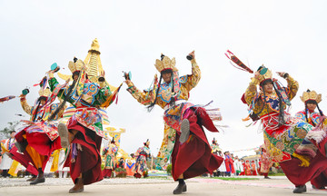 Dharma assembly opens at Mandala Tay Thien stupa