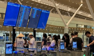 Passenger traffic at Tan Son Nhat surges during New Year holiday