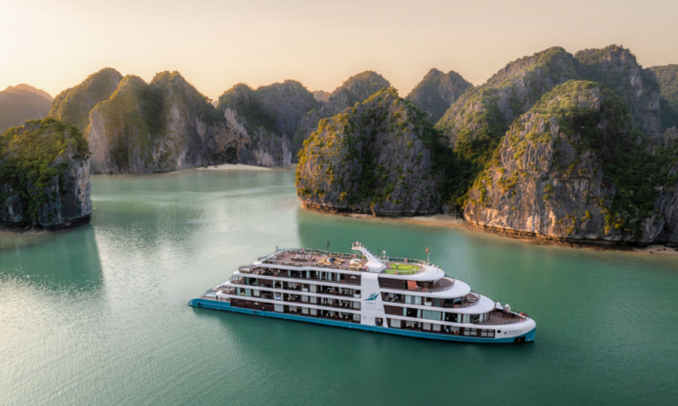 Luxury cruise Lyra Grandeur launches in Ha Long