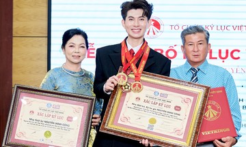 Fashion exhibition "Miet Cu Lao" receives Vietnam record certificate