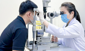 Singapore resident travels to Vietnam for myopia surgery