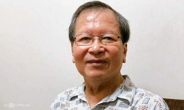 Playwright Le Duy Hanh honored with Dao Tan Award