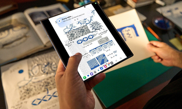 An artisan uses AI to innovate pottery making