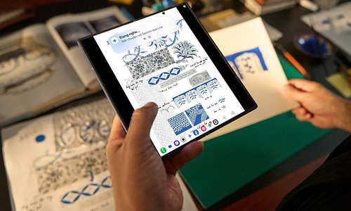 An artisan uses AI to innovate pottery making