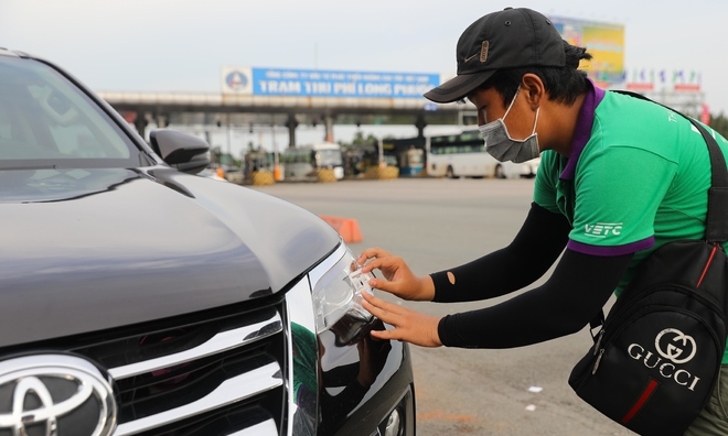 Businesses linking traffic accounts with banks near conversion deadline