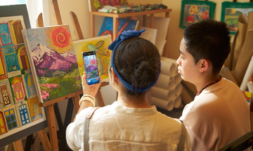 AI application in art class for autistic children