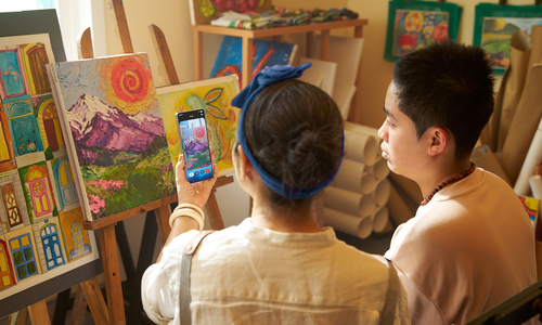 AI application in art class for autistic children