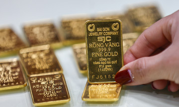 Gold bar prices drop by nearly 2 million dong again