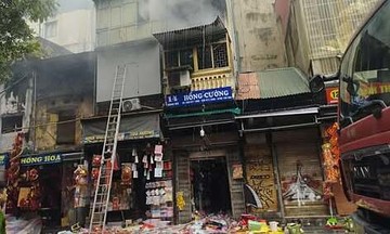 Three-story house catches fire on Hang Ma street
