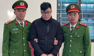 Bank employee accused of tricking customers into signing blank documents to embezzle money