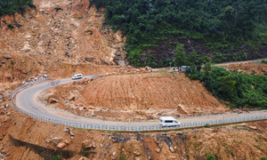 Road connecting Nha Trang - Da Lat after over 100 landslides cleared