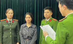 Why director of "Ve Day Bon Canh Chim Troi" show was arrested for fraud