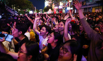 Crowds flock to welcome 2026