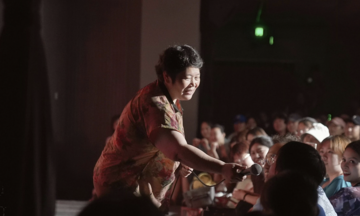 A marriage tragedy helps a woman become a famous comedian