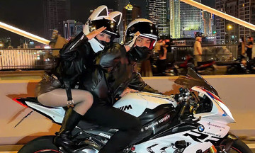 Booming 'heartthrob' motorbike tour service for city outings
