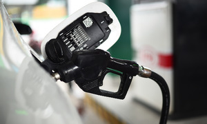 Fuel prices drop below 19,000 dong per liter
