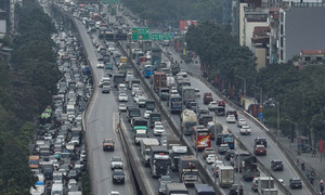 Traffic jams at Hanoi and Ho Chi Minh City gateways before 4-day holiday
