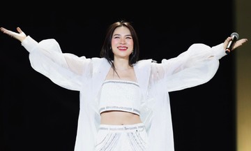 My Tam and thousands count down to 2026