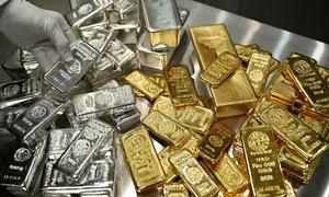 Global gold and silver prices decline on year-end session