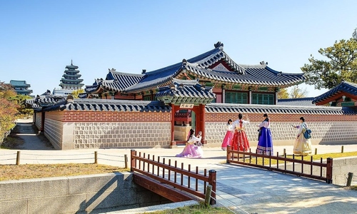 South Korea extends visa fee exemption for Vietnamese group tourists