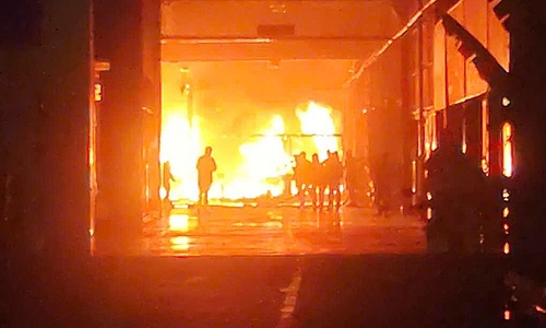 Large fire at car showroom in TP HCM