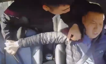 Passenger repeatedly stabs taxi driver in face with chopsticks over 'driving skills' dispute