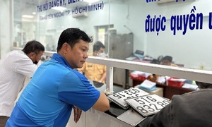 Car license plate fee in Hanoi, TP HCM to decrease to 14 million dong from 2026