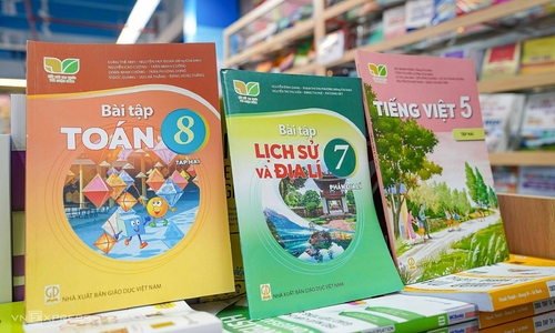 Ministry refutes claims of 5th-grade textbook omitting Quang Trung