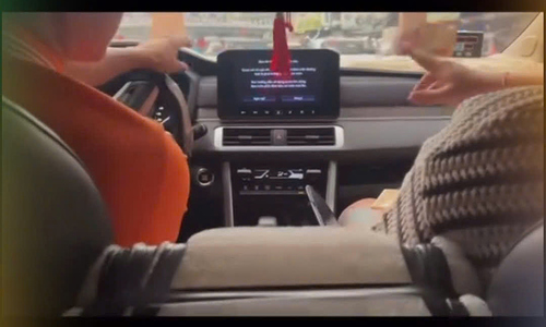 Nha Trang taxi driver investigated for allegedly swapping money from foreign tourists