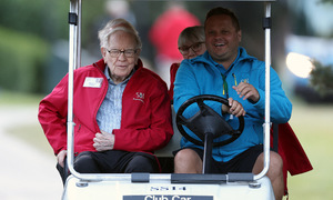 Warren Buffett: 'don't overthink your starting salary'