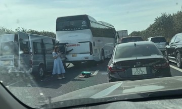 Seven vehicles in chain collision on Phan Thiet - Dau Giay expressway