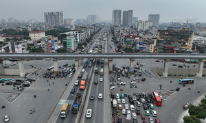 Hanoi temporarily bans trucks over 10 tons on Ring Road 3 on the afternoon of 4/1